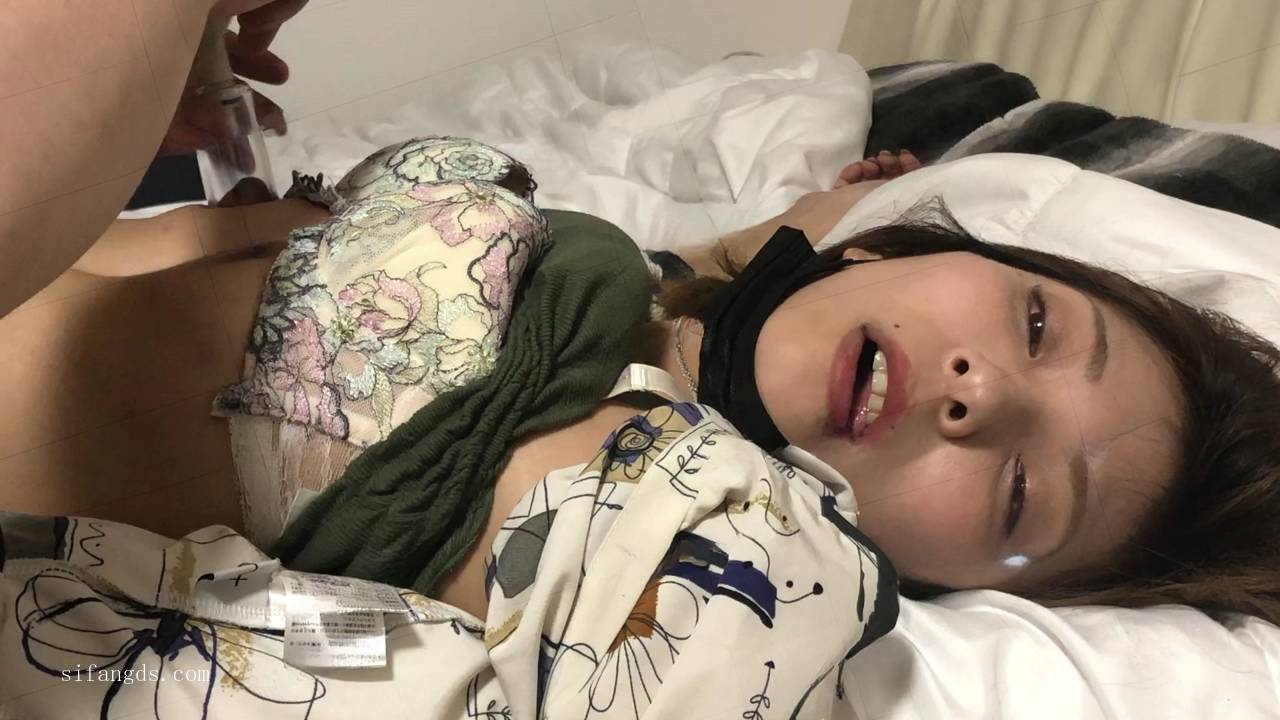 新流出暴力迷玩极品身材某琳迷图加几部小视频